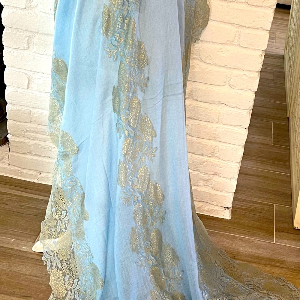 STUNNING NEW CASHMERE AND GOLD LACE LARGE SHAWL